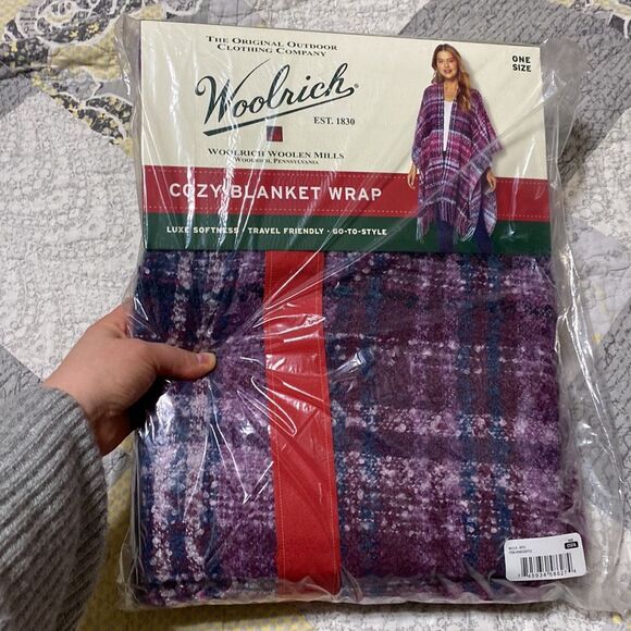 Woolrich boucle plaid cozy blanket wrap with fringe trim - Picture 3 of 8